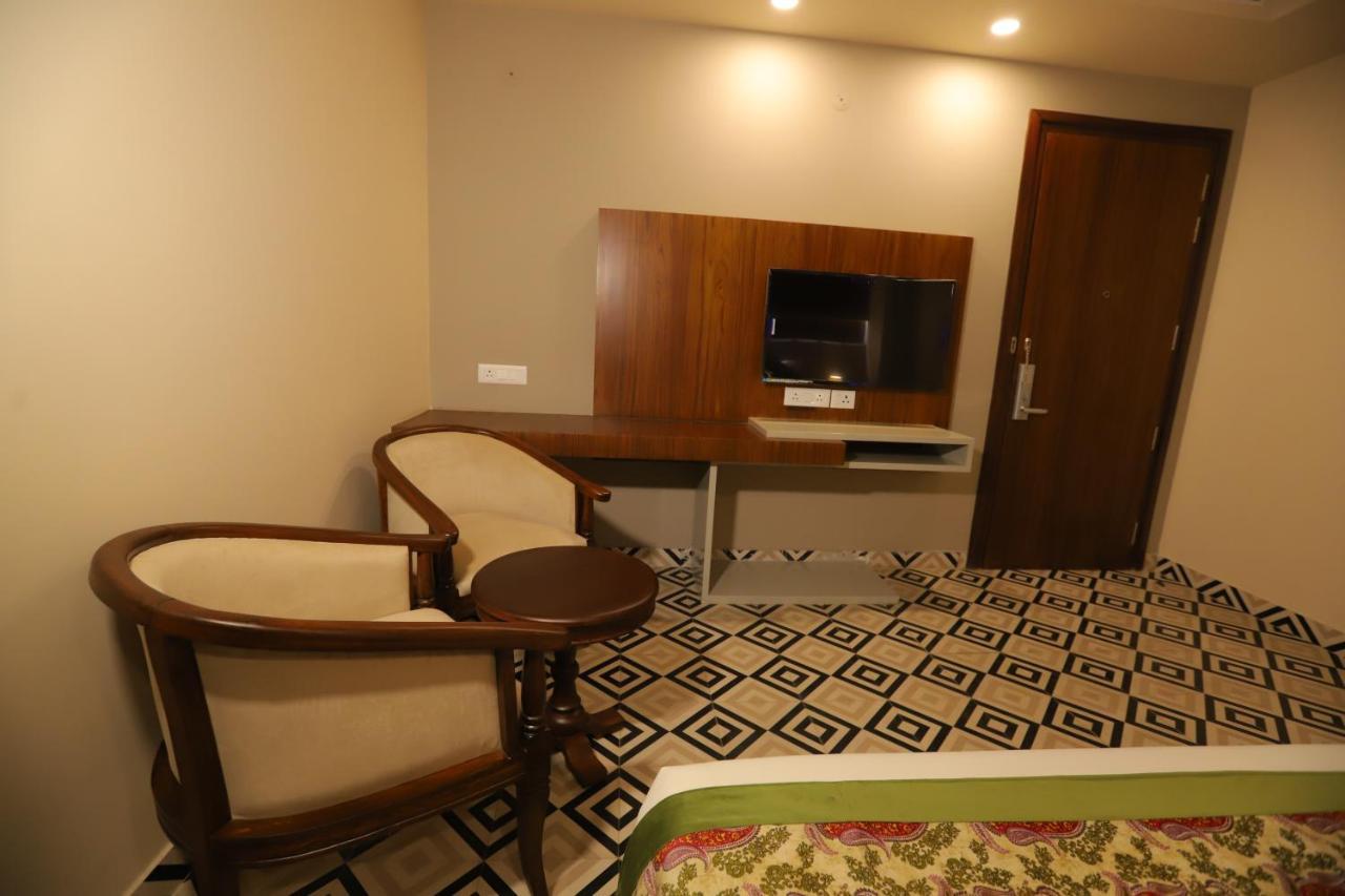 Ip Royal Hotel - Nuova Delhi Esterno foto