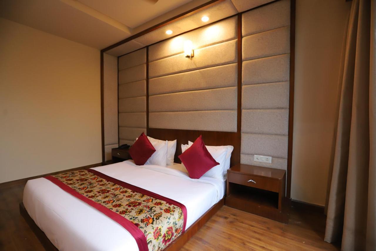 Ip Royal Hotel - Nuova Delhi Esterno foto
