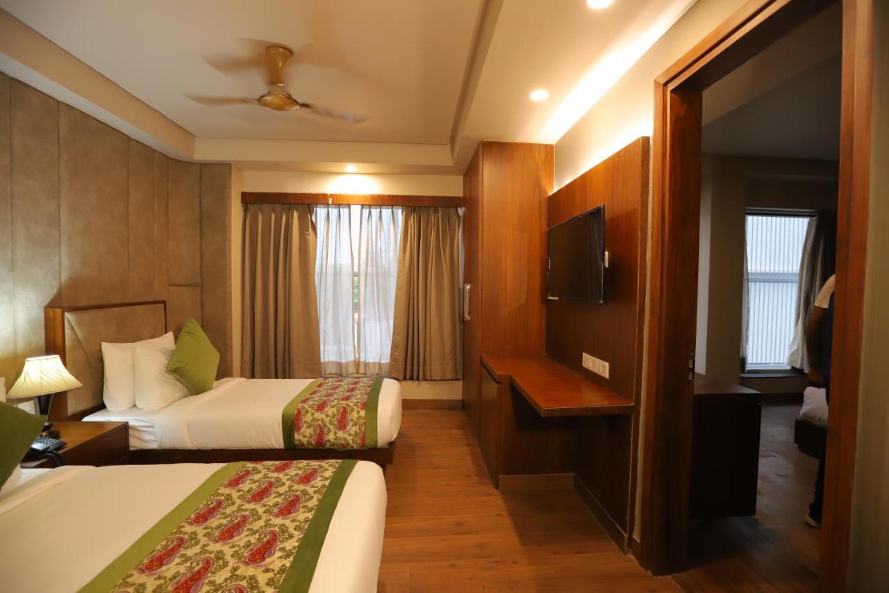 Ip Royal Hotel - Nuova Delhi Esterno foto